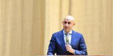 وزير
      التعليم
      يعلن
      تحولًا
      جذريًا..
      الطلاب
      يتداولون
      داخل
      البورصة
      المصرية
      لأول
      مرة