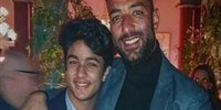 أول
      ظهور
      لنجل
      ميدو
      في
      المحكمة
      بقضية
      المخدرات