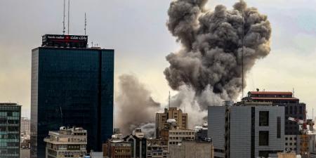 «شبح
      البطالة
      يهدد
      الملايين»..
      كيف
      أثرت
      الحرب
      على
      الاقتصاد
      الإيراني؟