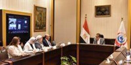 وزير
      الصحة
      يعقد
      اجتماعاً
      مع
      نخبة
      خبراء
      لبحث
      تطوير
      منظومة
      زراعة
      الأعضاء