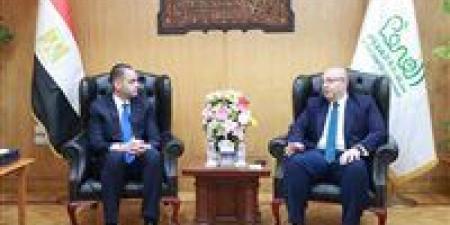 نائب
      وزير
      الصحة
      يبحث
      مع
      محافظ
      الفيوم
      تطوير
      المنظومة
      الصحية
      وتخفيف
      الأعباء
      عن
      المرضى
