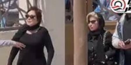 مش قادرة تمسك دموعها.. انهيار لبلبة في جنازة الفنان هاني شاكر| فيديو