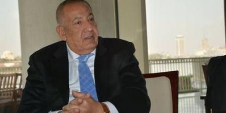 كامل
      أبو
      علي
      يستقر
      على
      خوض
      انتخابات
      المصري
      المقبلة
