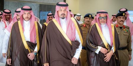 أمير المدينة المنورة يؤكد تسخير الإمكانات لخدمة ضيوف الرحمن خلال تفقده مركز الترحيب بالحجاج