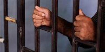 القبض
      على
      ربة
      منزل
      وشقيق
      زوجها
      لاتهامهما
      بالشروع
      في
      قتل
      طفل
      بعزبة
      موسى
      شكري
      بشربين