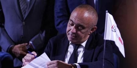محمد
      يحيى
      وسيف
      الوزيري
      يقودان
      تجديد
      شراكة
      الأهلي
      وجيتور
      برعاية
      المتحدة
      للرياضة
