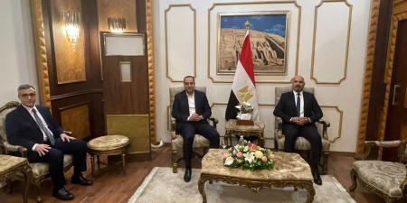حسن
      مصطفى
      يستقبل
      وزير
      الرياضة
      الجزائري
      قبل
      نهائي
      الكونفدرالية
      الإفريقية