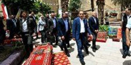رئيس
      الوزراء
      يتفقد
      معرض
      الحرف
      التراثية
      بشارع
      المعز