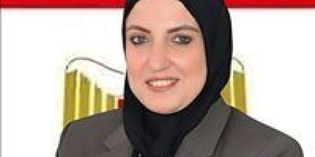 برلمانية:
      «فرحة
      مصر»
      تجسد
      رؤية
      الرئيس
      السيسي
      لبناء
      أسرة
      مستقرة
      وحياة
      كريمة
      للشباب