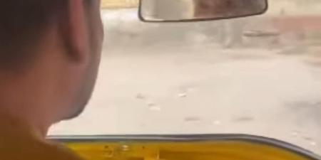 بسبب
      الأجرة
      ..
      القبض
      على
      سائق
      قام
      بقلب
      التوك
      توك
      بأحد
      الركاب
      بالشرقية