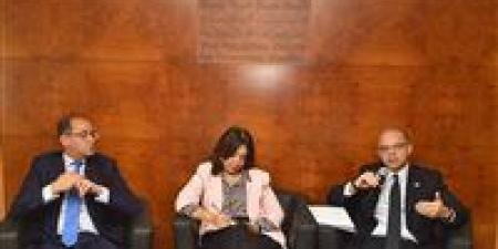 وزير
      الاستثمار:
      تطوير
      منظومة
      المناطق
      الحرة
      والتحول
      الرقمي
      وتعزيز
      تصدير
      الخدمات
      لرفع
      التشغيل
      والصادرات