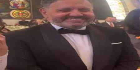 وسط
      أجواء
      عائلية..
      ادوارد
      يحتفل
      بزفاف
      نجله
      ماركو
      بإحدى
      الفنادق
      الكبرى|
      صور