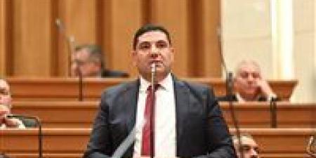 أحمد
      عبد
      المجيد:
      تنظيم
      عمل
      المطورين
      العقاريين
      يعزز
      استقرار
      السوق
      ويحمي
      حقوق
      المواطنين