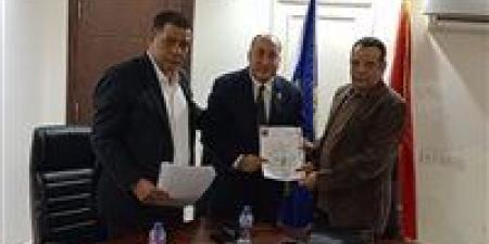 النائب
      عمرو
      رشاد
      رئيسًا
      لقطاع
      وسط
      الجيزة
      بحزب
      حماة
      الوطن