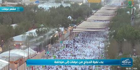 بدء نفرة حجاج بيت الله الحرام من عرفات إلى مزدلفة بعد أداء ركن الحج الأعظم