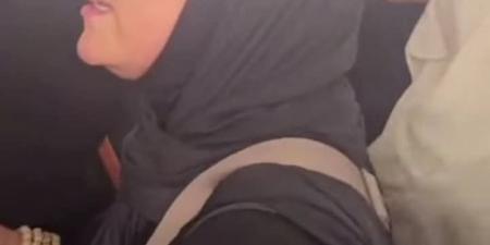 "كأنه
حلم
جميل"..
دعاء
فاروق
تلامس
الحجر
الأسود
لأول
مرة
بعد
4
رحلات
حج