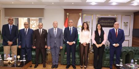 النائب
عمرو
رشاد
يقدم
التهنئة
لمحافظ
الجيزة
بمناسبة
عيد
الأضحى
المبارك