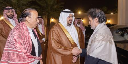 نائب أمير منطقة الرياض ينقل تعازي القيادة في الرئيس اليمني السابق عبدربه منصور هادي