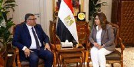 وزيرة
      التنمية
      المحلية
      والبيئة
      تتابع
      مشروعات
      «حياة
      كريمة»
      في
      قنا..
      تنفيذ
      1683
      مشروعًا
      وإنجاز
      أكثر
      من
      1000
      مشروع