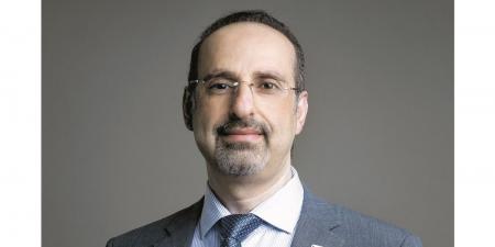د. ريان علي رئيس كرسي اليونسكو في التقنيات الرقمية بجامعة حمد لـ "الشرق": الذكاء الاصطناعي يفاقم الإدمان الرقمي في أوقات الأزمات