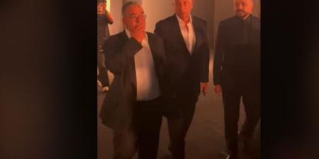 محمود
      الخطيب
      يصل
      حفل
      إعلان
      راعي
      الدوري
      الجديد
      برفقة
      ياسين
      منصور
      ومحمد
      الجارحي