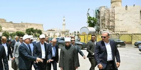 رئيس
      الوزراء
      يتفقد
      أعمال
      ترميم
      وإعادة
      إحياء
      مسجد
      المسبح
      والمنطقة
      المحيطة
      به
      المواجهة
      لمنطقة
      السيدة
      عائشة