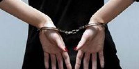 "أنا
      مش
      دكتورة"..
      منة
      ياسر
      تدافع
      عن
      نفسها
      أمام
      التحقيقات