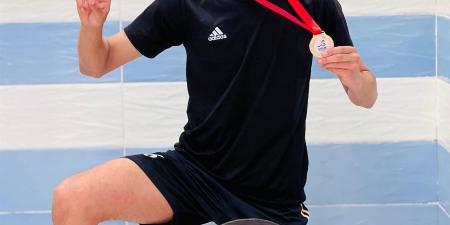 إصابة
لاعب
من
ذوي
الهمم
بطلق
خرطوش
في
العينين
بالإسماعيلية..
وأسرة
اللاعب
تطالب
بمحاسبة
المتسببين