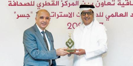 تعزيز التعاون بين «القطري للصحافة» و«جسر»