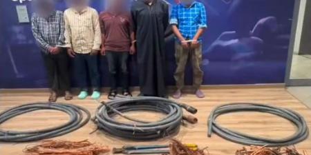 القبض على 5 متهمين من الجنسية المصرية والبنغلاديشية لسرقتهم كابلات كهربائية