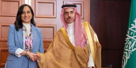 مباحثات
      سعودية
      كندية
      بشأن
      تطورات
      المنطقة
      وتعزيز
      العلاقات
      الثنائية