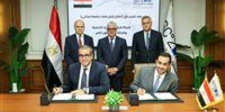 باستثمارات
      2
      مليون
      دولار..
      رئيس
      اقتصادية
      قناة
      السويس
      يشهد
      توقيع
      مشروع
      شركة
      «ستيل
      كون»
      للصناعات
      الإنشائية