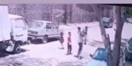 رفعه
      ورماه
      على
      الأرض..
      الداخلية
      تفحص
      فيديو
      اعتداء
      صادم
      على
      طفل
      في
      الدويقة
      بالقاهرة