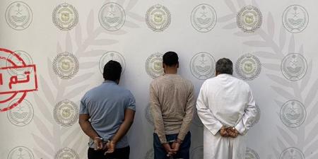 إحباط
      ترويج
      1.2
      كجم
      حشيش
      في
      الشرقية
      و7
      كجم
      في
      عسير
      والقبض
      على
      5
      أشخاص