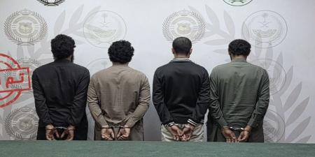 مكافحة
      المخدرات
      تُحبط
      ترويج
      2.5
      كيلوجرام
      من
      الشبو
      وتقبض
      على
      4
      متورطين
      في
      بحرة