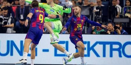 برشلونة
      يتوج
      بلقب
      دوري
      أبطال
      أوروبا
      لكرة
      اليد
      وسيف
      الدرع
      يكتب
      التاريخ