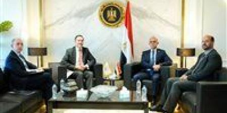 وزير
      الاستثمار
      يبحث
      مع
      الرئيس
      التنفيذي
      لمؤسسة
      الاستثمار
      البريطانية
      الدولية
      BII
      تعزيز
      تدفقات
      الاستثمار
