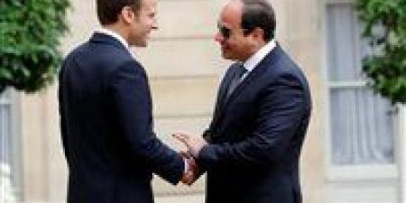 رئيس فرنسا يستقبل الرئيس السيسي بعد وصوله مقر انعقاد قمة مجموعة السبع