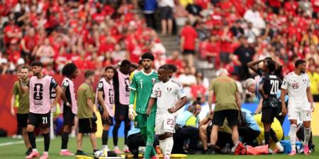 لاعب العنابي يعتذر لمدافع كندا بعد الإصابة الخطيرة فى كأس العالم.. إليك التفاصيل