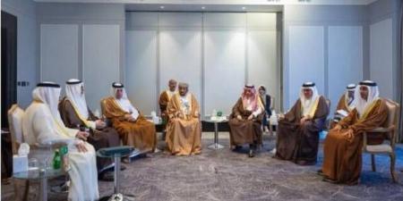 وزير
      الخارجية
      يشارك
      في
      الاجتماع
      التشاوري
      الوزاري
      الخليجي
      بالأردن