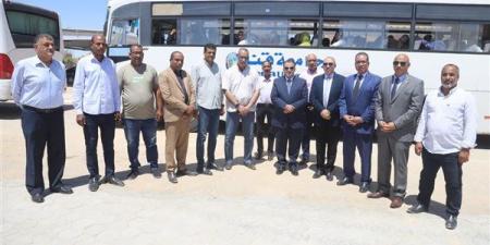 رئيس جامعة قنا يفتتح موقف الأتوبيسات الجديد للعاملين (صور)