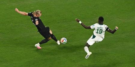 إيرلينج
هالاند
يقود
منتخب
النرويج
لانتصار
مثير
على
السنغال
(2/3)
في
كأس
العالم
2026