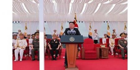 كيم جونغ أون يعلن تجهيز بحرية كوريا الشمالية بأسلحة نووية