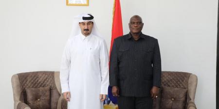 وزير الخارجية في غامبيا يجتمع مع سفير قطر