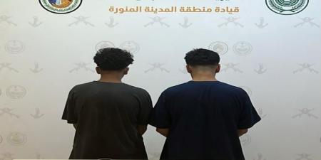 حرس
      الحدود
      يضبط
      مخالفين
      للأنشطة
      البحرية
      في
      ينبع
      لممارستهما
      الصيد
      دون
      تصريح