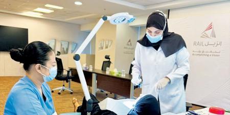 الرعاية الأولية: تعزيز الوعي بصحة الأسنان بين موظفي «الريل»