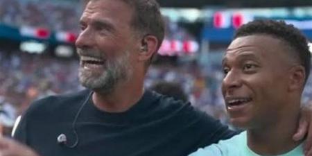 رغم علاقته باللاعب غير وطيدة، سر احتفال يورن كلوب مع مبابي بالفوز على المغرب (فيديو)
