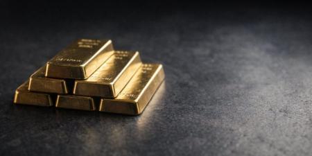 أسعار الذهب تتراجع بحوالي 1 %