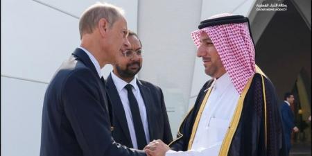  دوق إدنبره يصل الدوحة لتقديم العزاء في فقيد الوطن الكبير