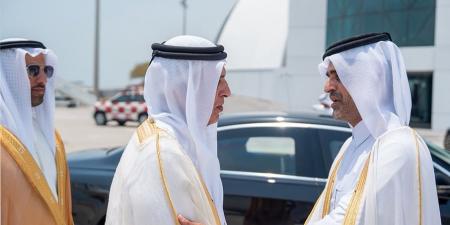 حاكم رأس الخيمة يغادر الدوحة بعد تقديم العزاء في فقيد الوطن الكبير